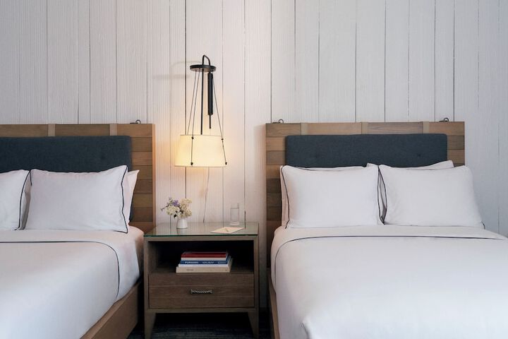 Double Deluxe King Bed (3 of 8)