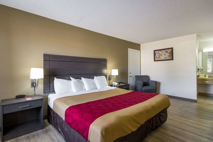 Standard | King Bed (8 of 15)