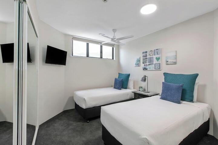 Room 43 of 187