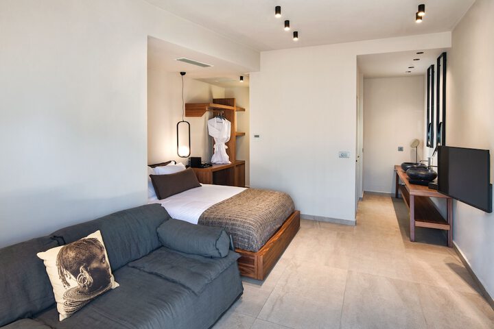 Room 5 of 37
