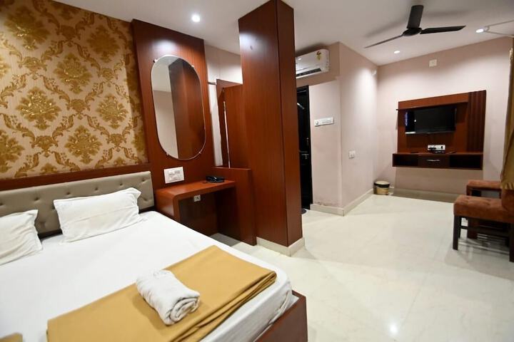 Room 14 of 28