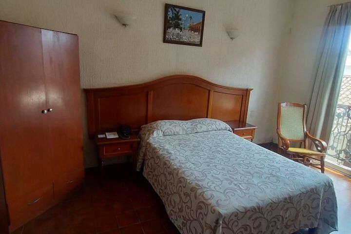 Room 20 of 38