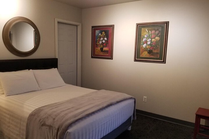Room 24 of 43