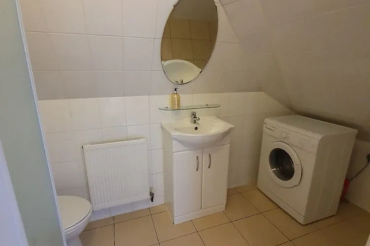 Room 6 of 12