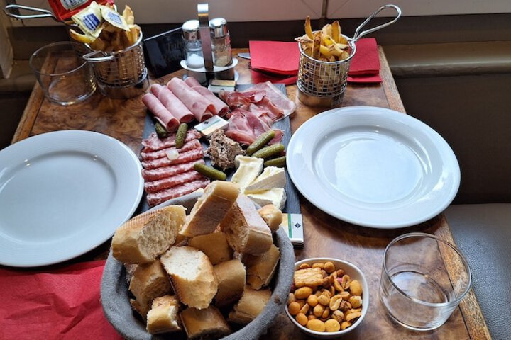 Dining 82 of 158