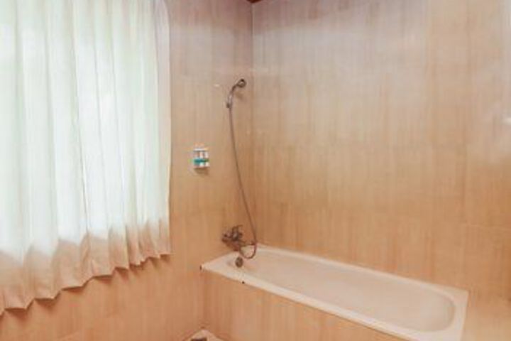 Room 6 of 70