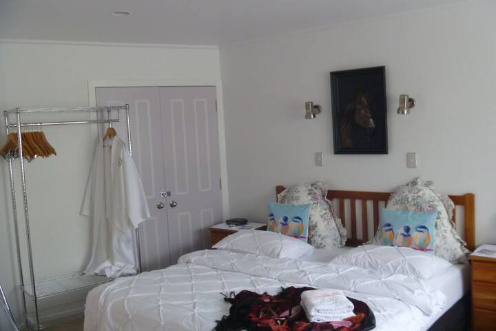 Room 6 of 48