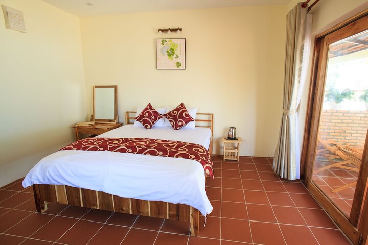 Room 2 of 73