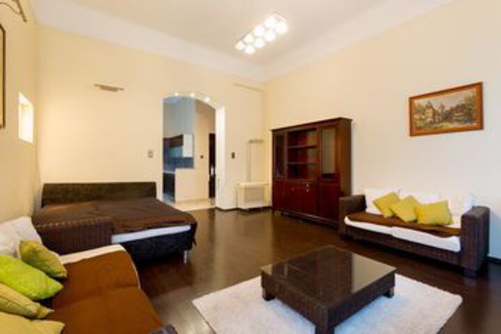 Room 10 of 16
