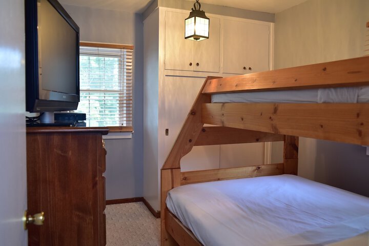 Room 2 of 143