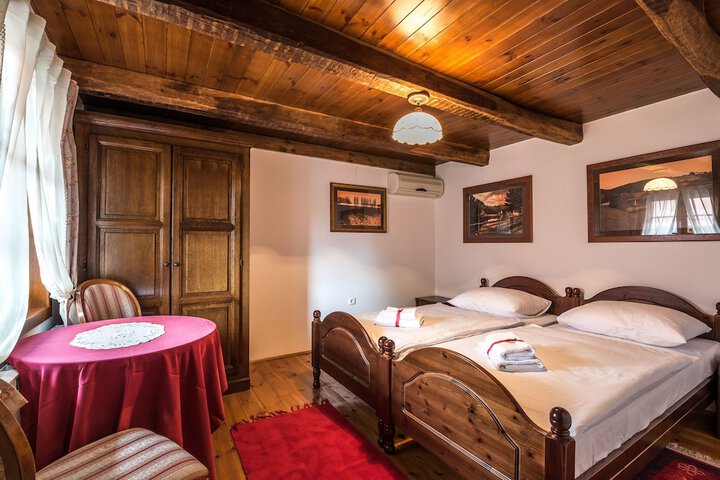 Room 5 of 27