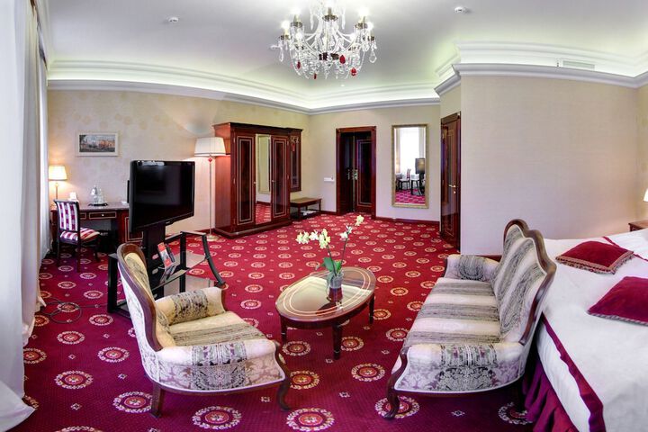 Room 9 of 172