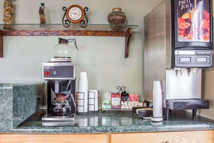 Breakfast/Coffee Service 23 of 28