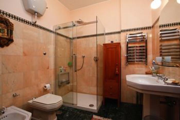 Room 4 of 22