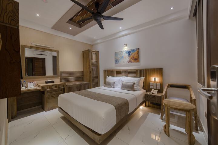 Room 2 of 118