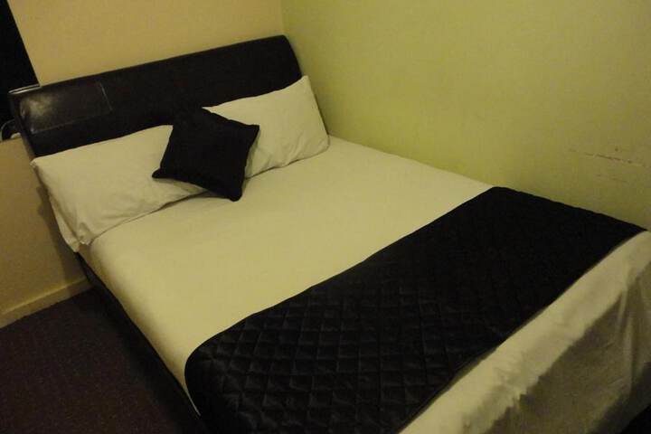 Room 5 of 31