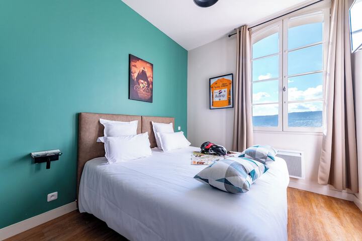 Room 8 of 60