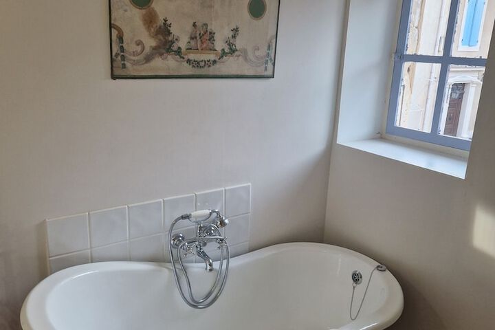 Room 53 of 110
