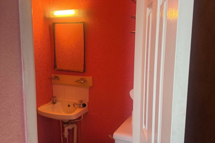 Room 33 of 43