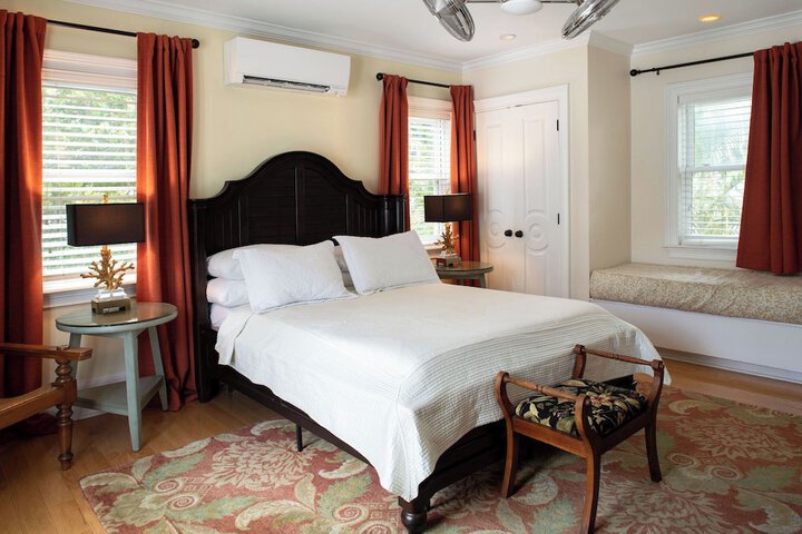 Room 25 of 136