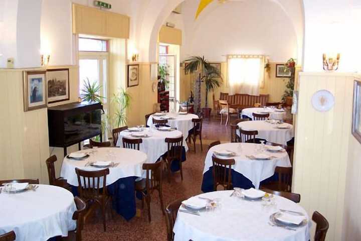 Dining 6 of 10