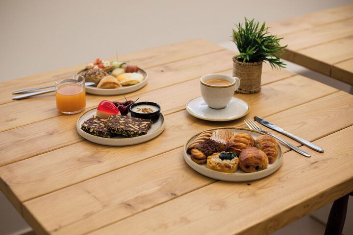Breakfast/Coffee Service 74 of 82
