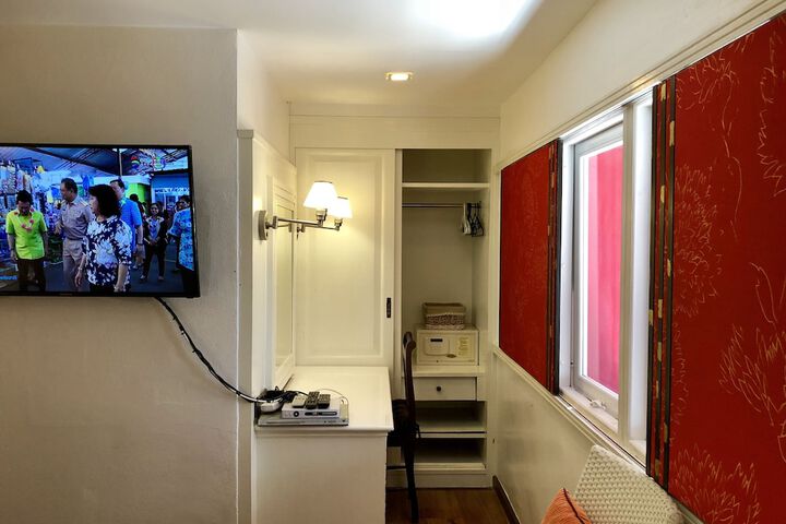 Room 21 of 106