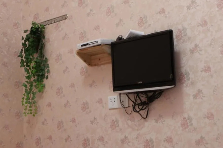Room 7 of 12
