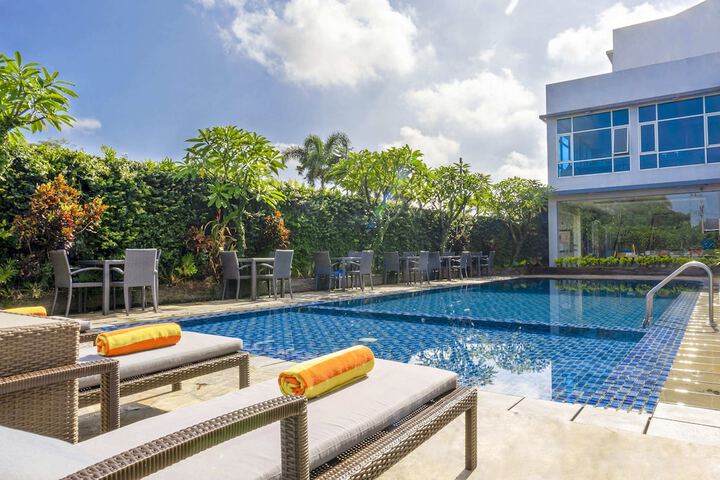 Pool Hotel