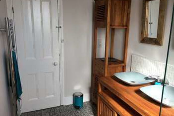 Room 5 of 28