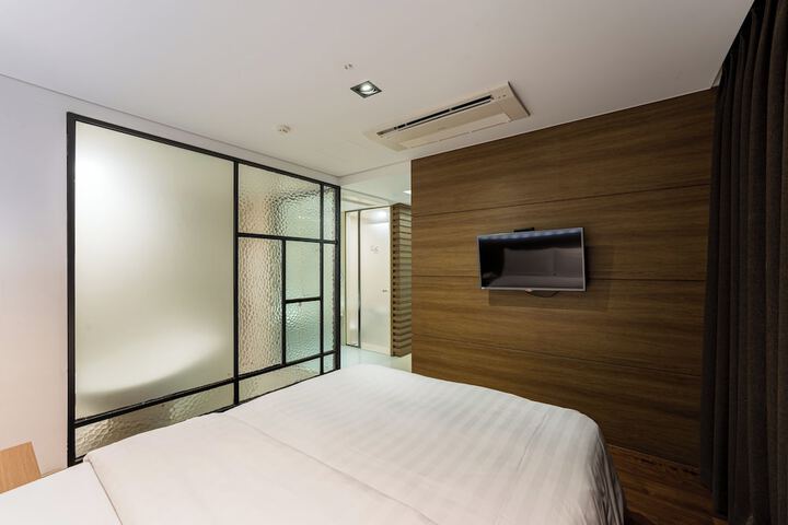Room 43 of 84