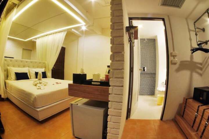 Room 10 of 40