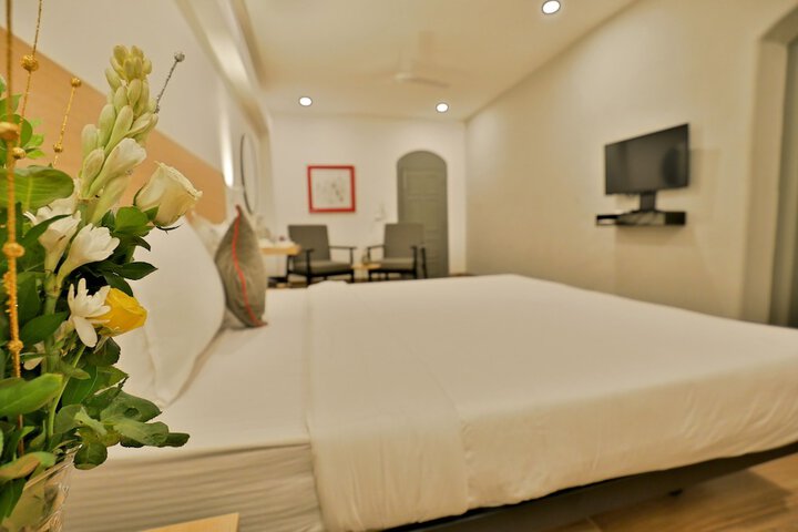 Room 4 of 33
