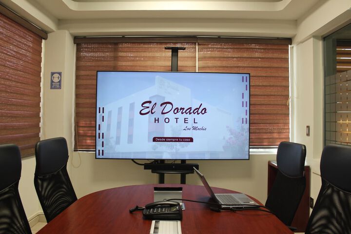 Business Center 15 of 18