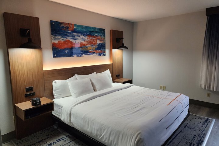 Room 9 of 42