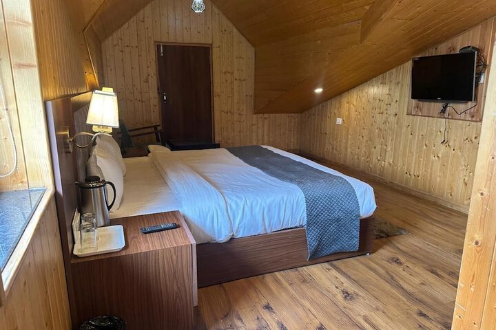 Room 3 of 34