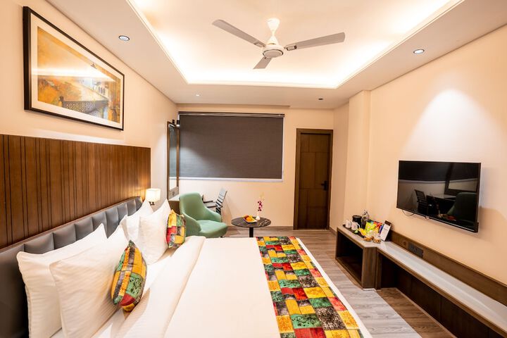 Room 2 of 35
