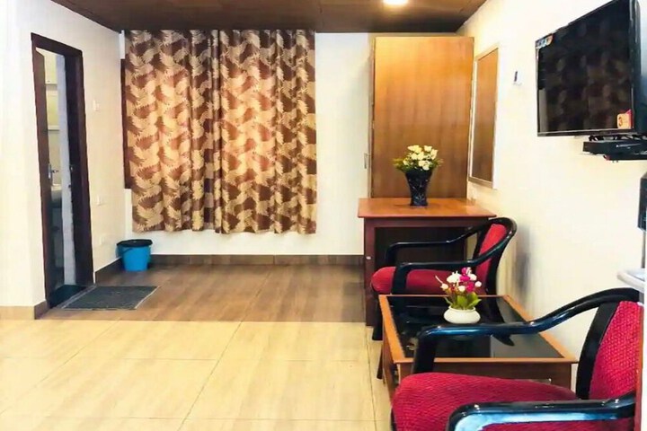 Room 6 of 13