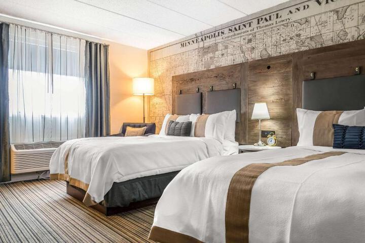 2 Double Beds (8 of 12)