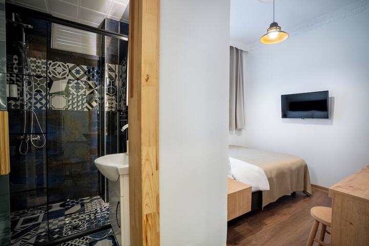 Room 48 of 57