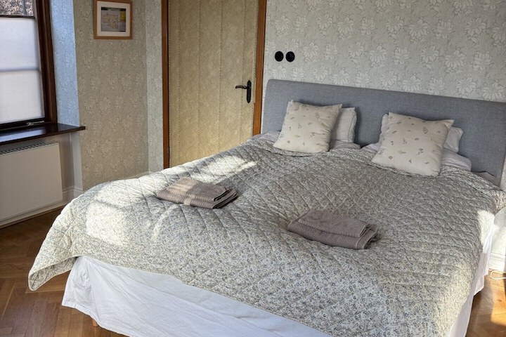 Room 16 of 34