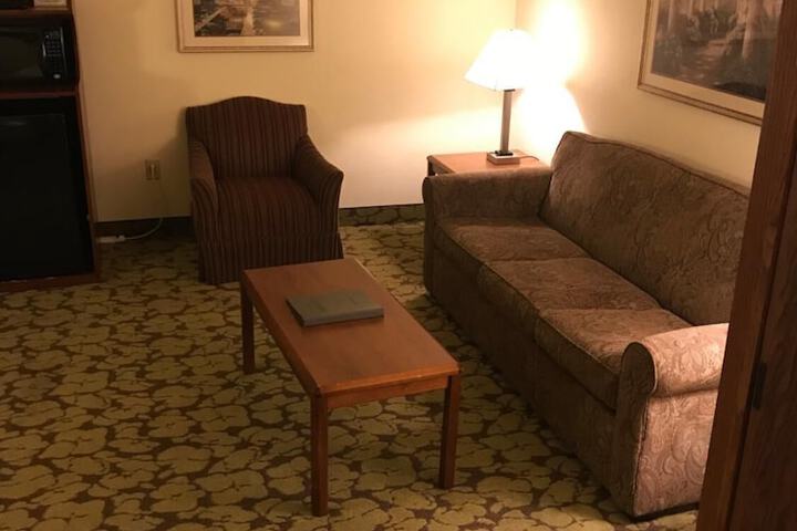 1 King Bed (4 of 16)