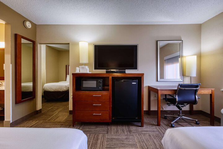 Room 27 of 68