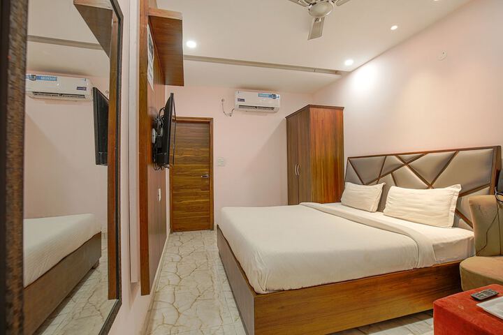 Room 15 of 34