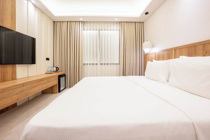 Room 17 of 37