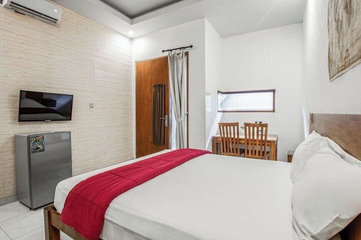 Room 4 of 12