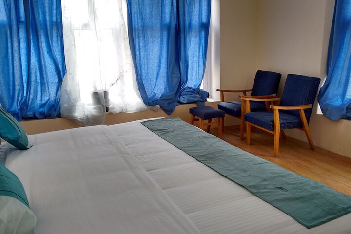 Room 2 of 18