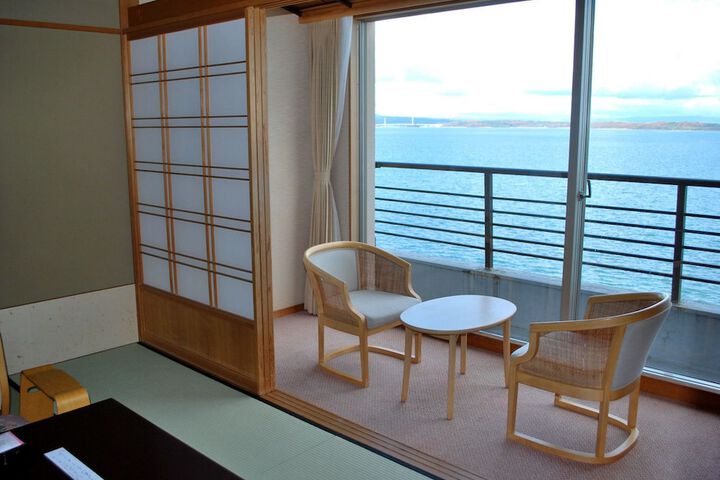 Room 6 of 40