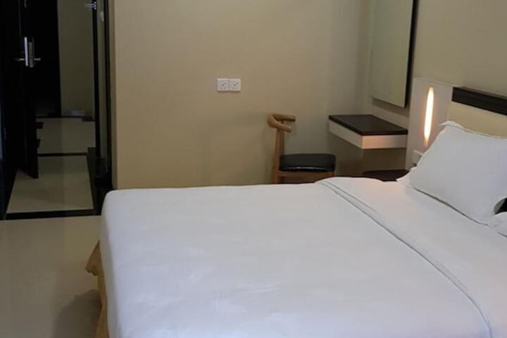 Room 30 of 49