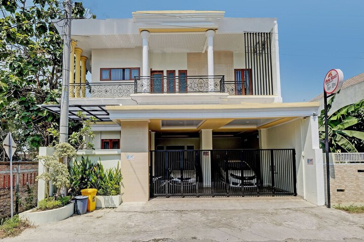 OYO Life 92935 Ayu Kost Eksklusif